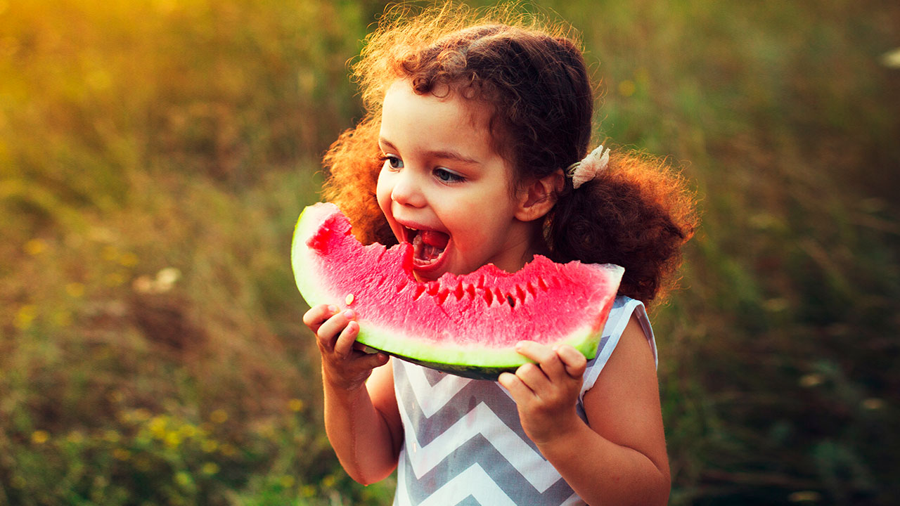 Frutas que te nutren y refrescan durante el verano