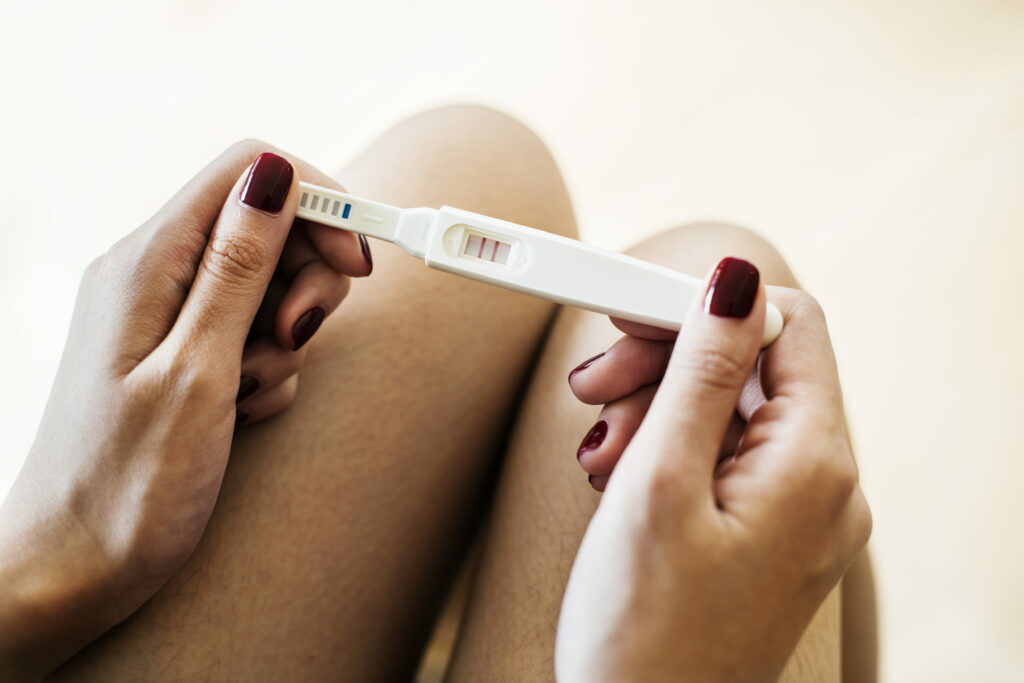 Las pruebas de embarazo caseras son una forma fácil, rápida y económica de saber si estás esperando bebé. Se consiguen en la mayoría de farmacias y supermercados. Foto: PxFuel