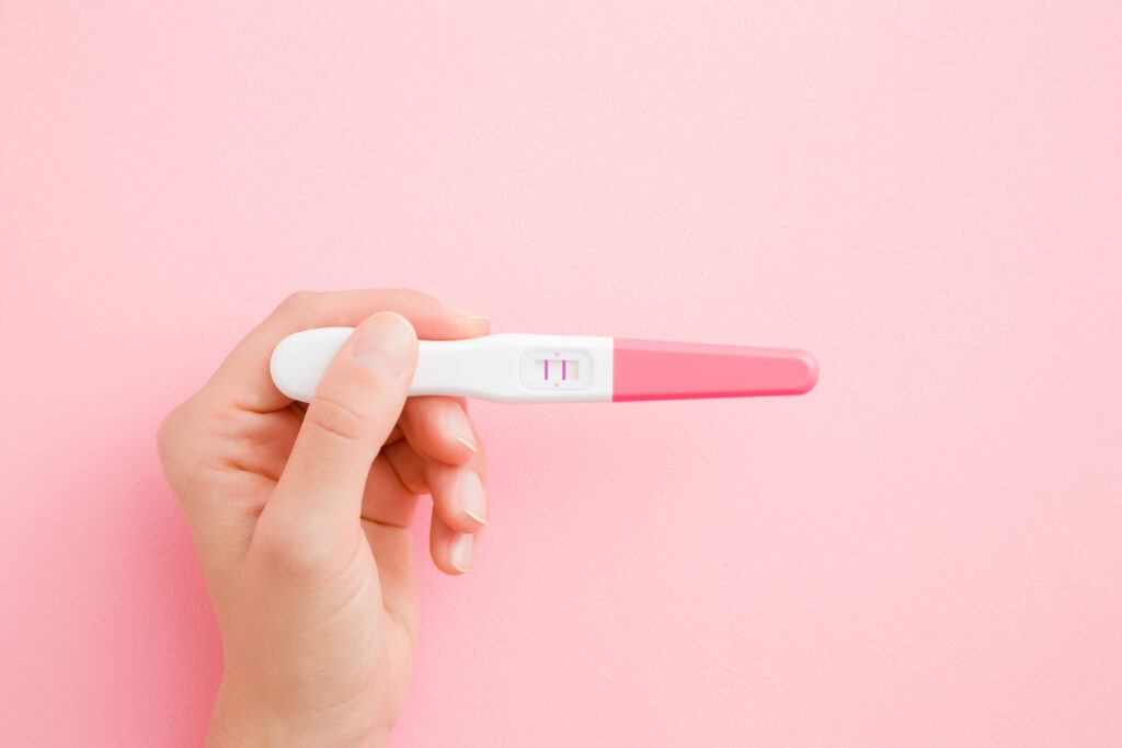 El cuerpo produce la hormona gonadotropina coriónica humana (hCG) solo cuandoestás embarazada. Foto: Shutterstock
