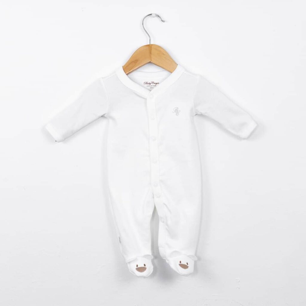 Rompers make your baby look cute and he will be warm. Photo: Baby Creysi