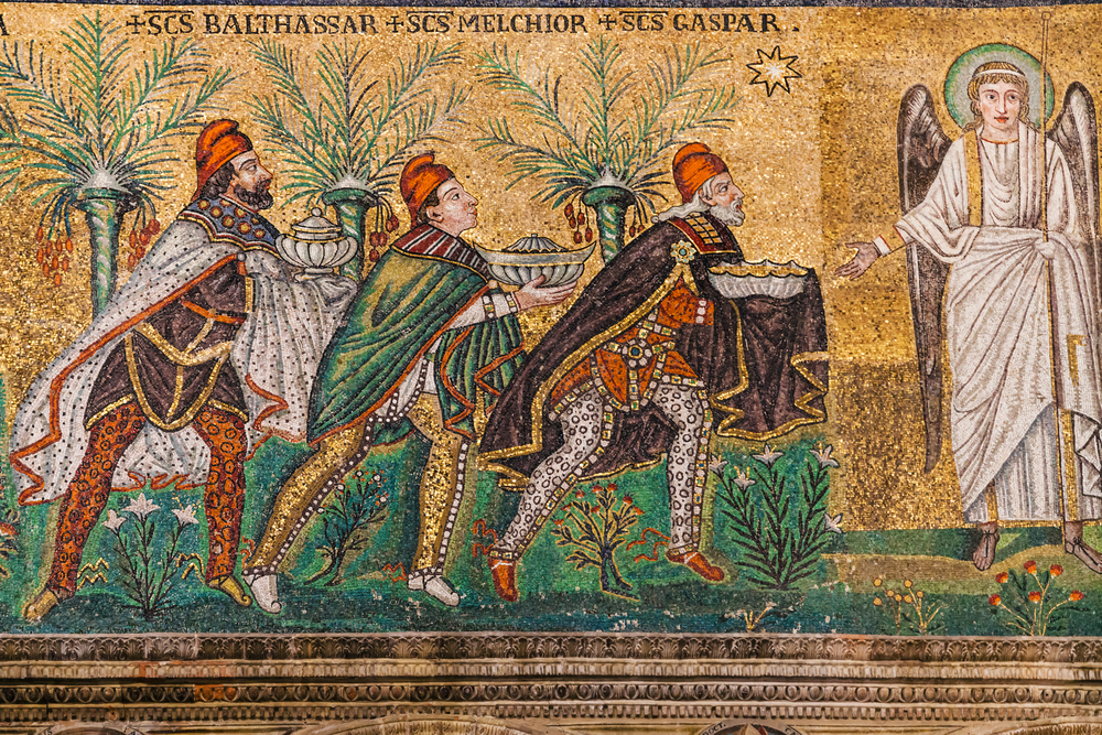 Mural de Ravena Italia con los nombres de los reyes magos