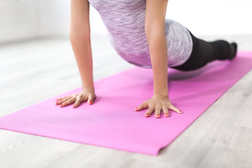 Hypopressive and Kegel exercises help recover pelvic pain. Photo: Pixabay