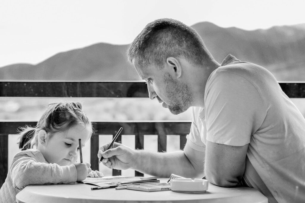 papá haciendo la tarea con su hija
