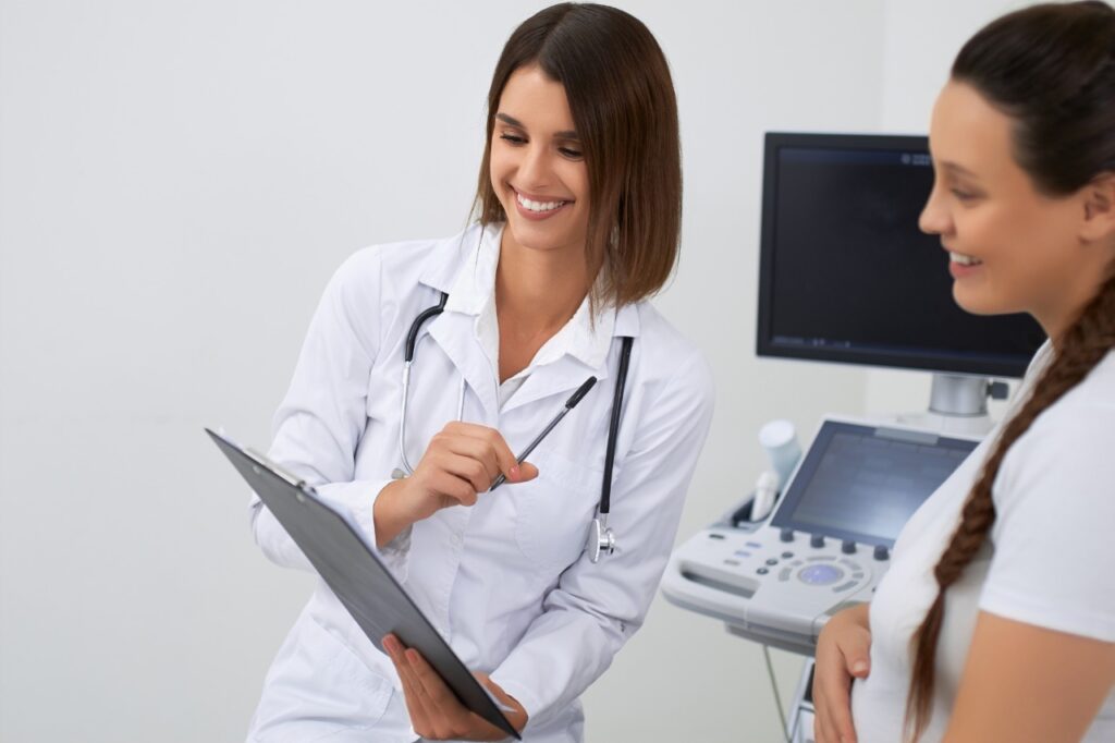 Consultas regulares y confiar en tu médico serán los mejores aliados durante tu embarazo.