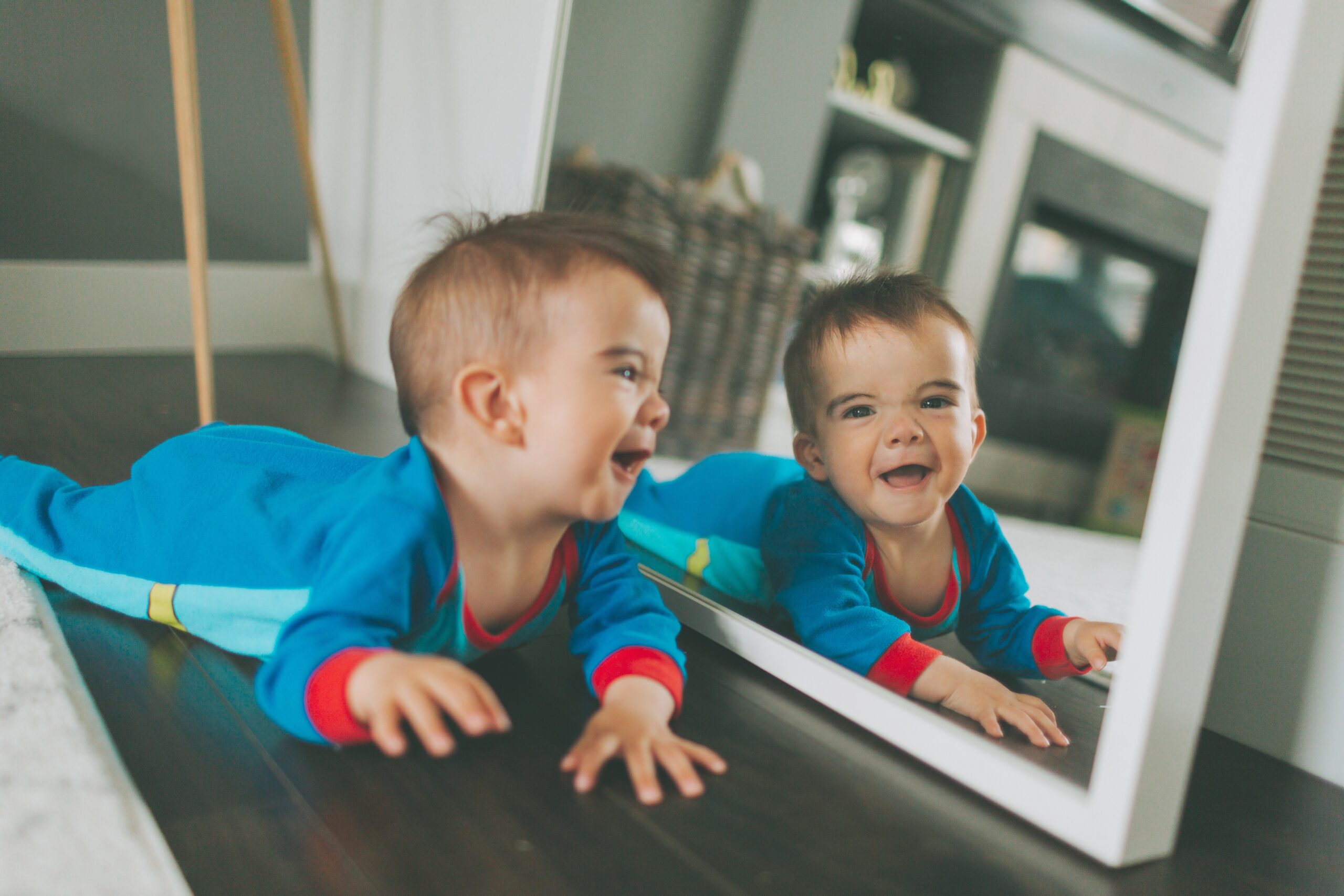 Reflejo en el espejo, más que un juego para tu bebé