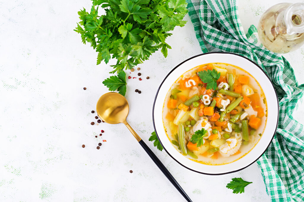 Una nutritiva sopa de verduras es otro modo de mantenerse sano en invierno. 