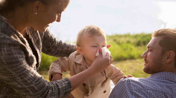 cómo enseñarle a un niño a limpiar su nariz