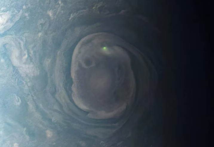 NASA: ¿Qué es el misterioso y brillante punto verde de Júpiter que captó la nave de la NASA?